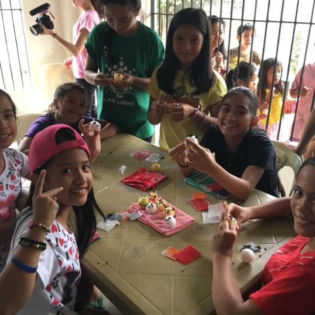 フィリピンの子どもたちと一緒にキャンドル作りに挑戦！！ サムネイル