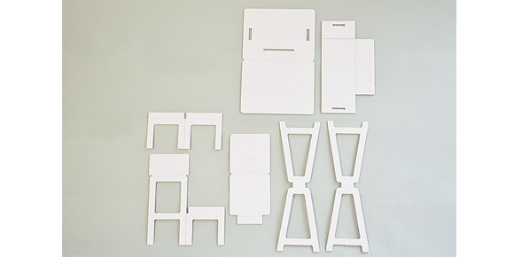 簡単組み立て机と椅子ジオラマセット | イベント工作キットの「たのつく」