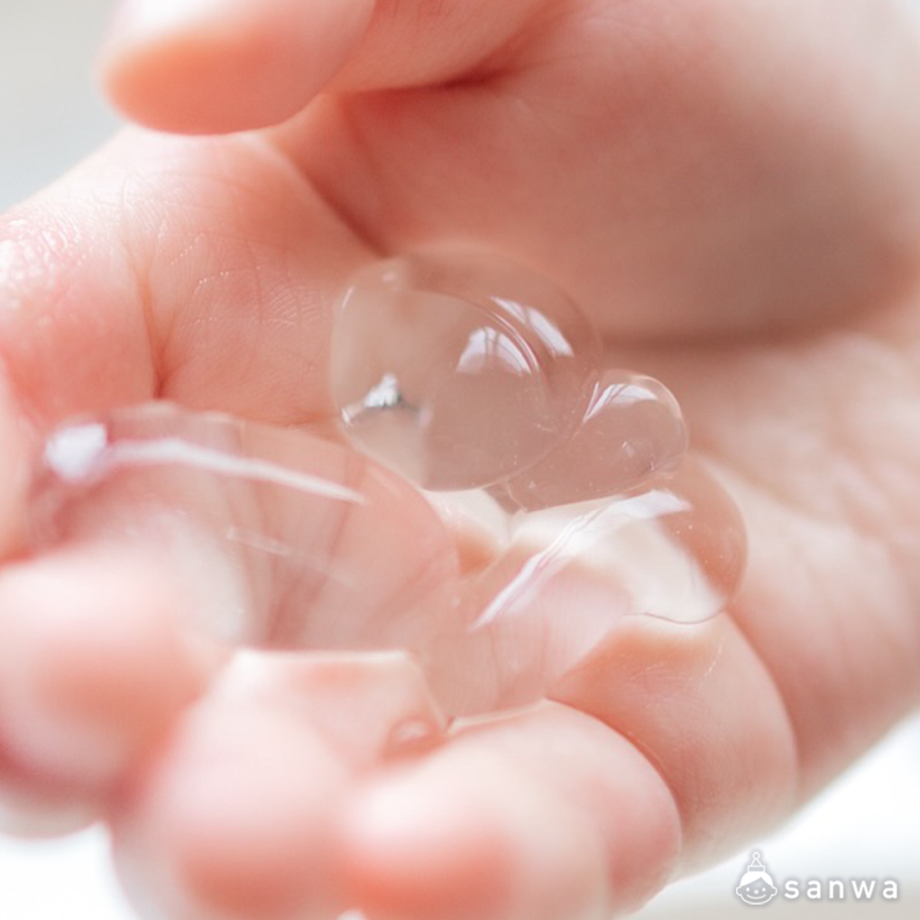 つまめる水を作っている様子