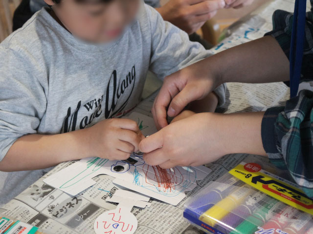 子ども向けの工作イベントにて「紙鉄砲　基本セット」 サムネイル