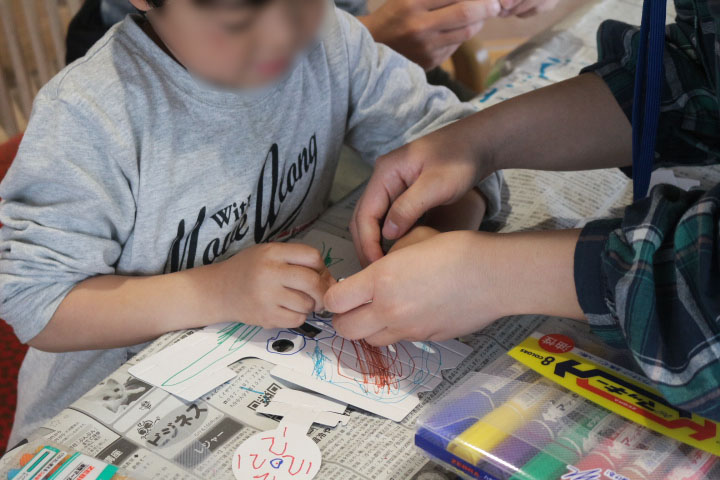 子ども向けの工作イベントにて「紙鉄砲　基本セット」 メイン画像