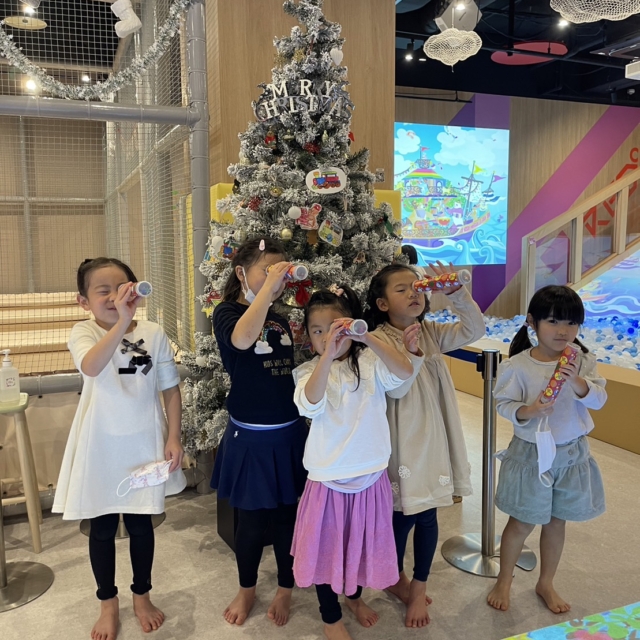 子ども向けのクリスマス工作イベントにて「クリスマスまんげきょう」 サムネイル